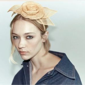 NWT🤩 ZARA Women's Floral Headpiece Headband(Light Beige, One Size)